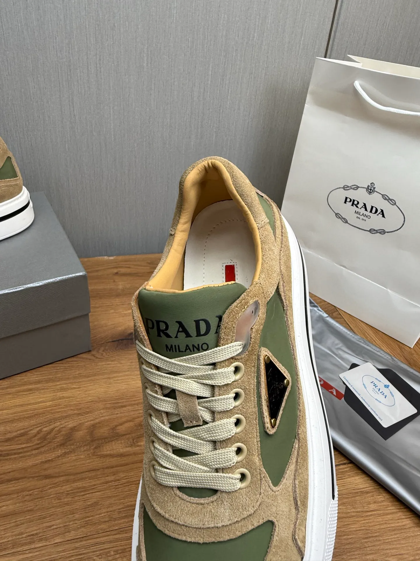 Men's shoes 💰580💰 [PRADA] Hot-selling men's shoes shipped 👏Official website synchronized ⬆️ Original cowhide fabric + cowhide lining, cowhide feet 🐮 1:1 shipment ✔️Original original sole, 38-45 (45. Customized, non-refundable)